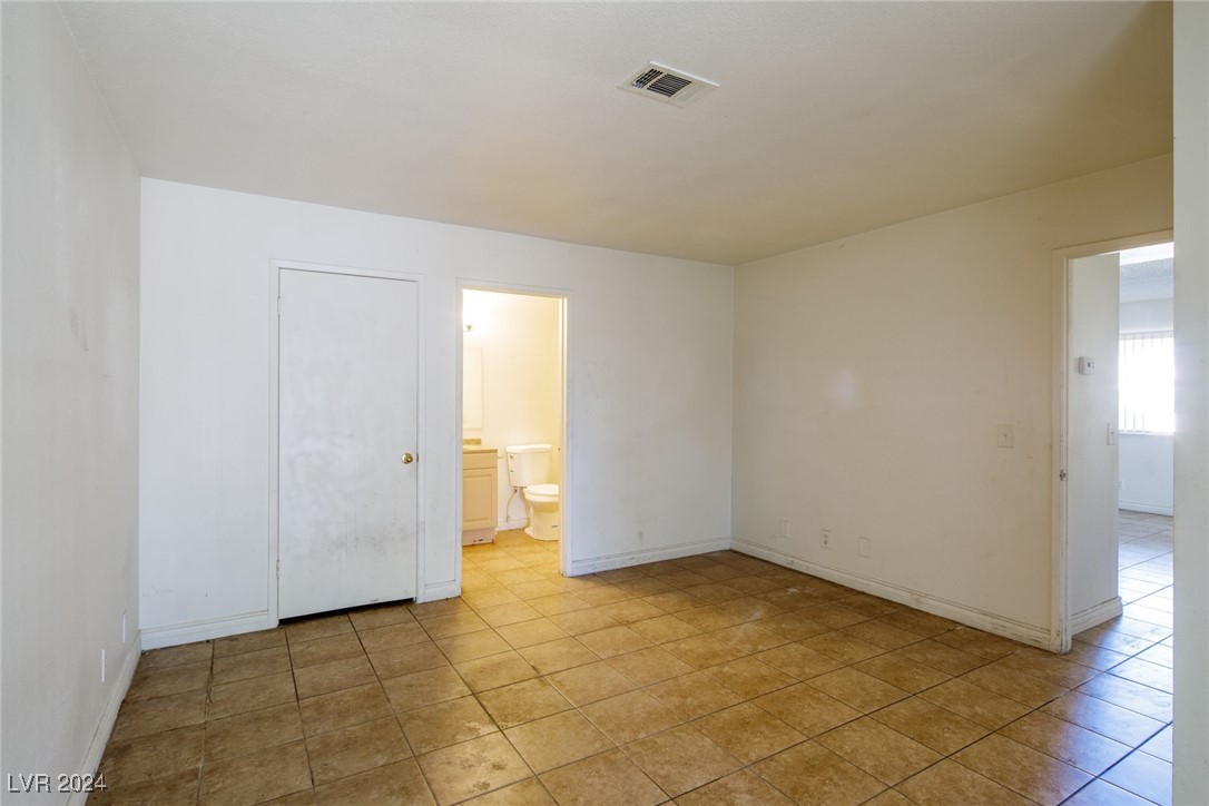 825 Hedge Way 4