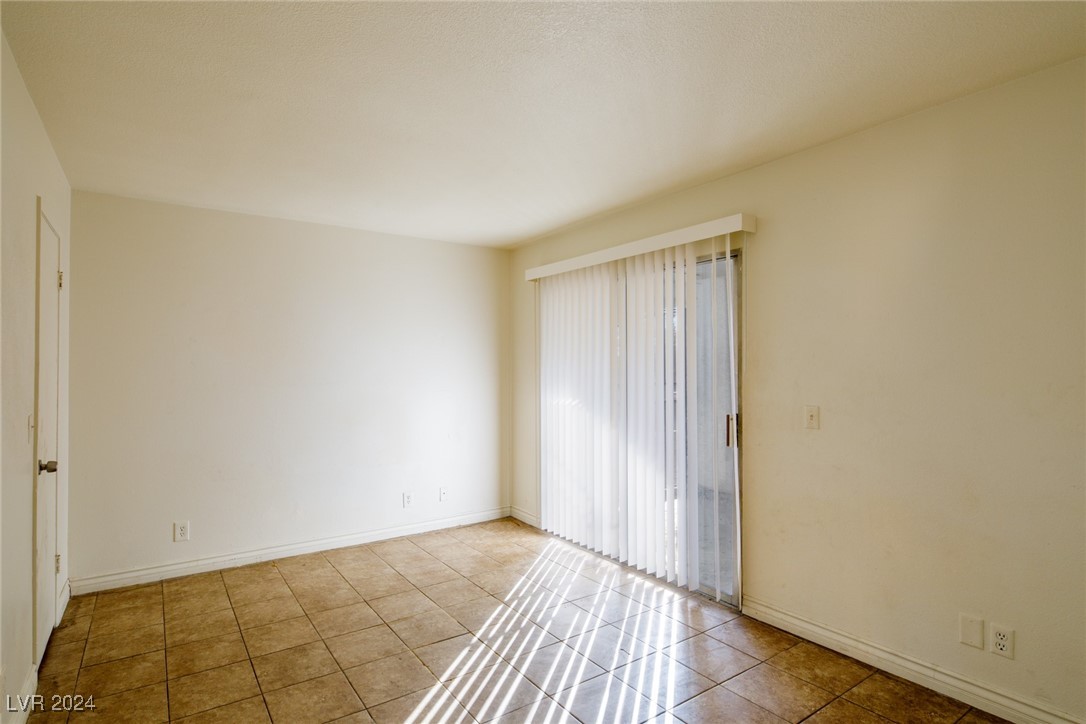 825 Hedge Way 4