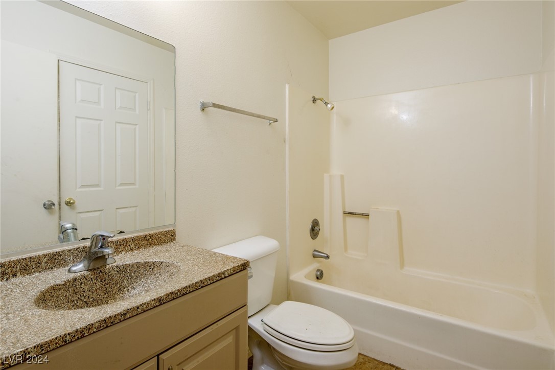825 Hedge Way 4