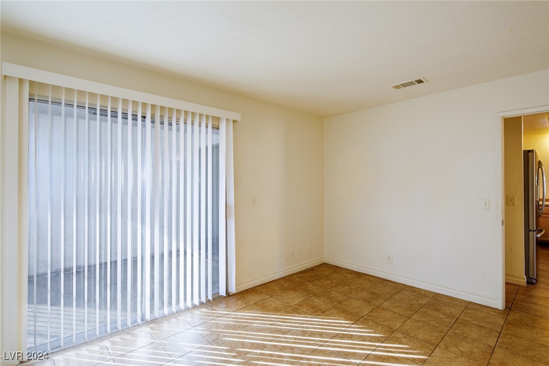 825 Hedge Way 4