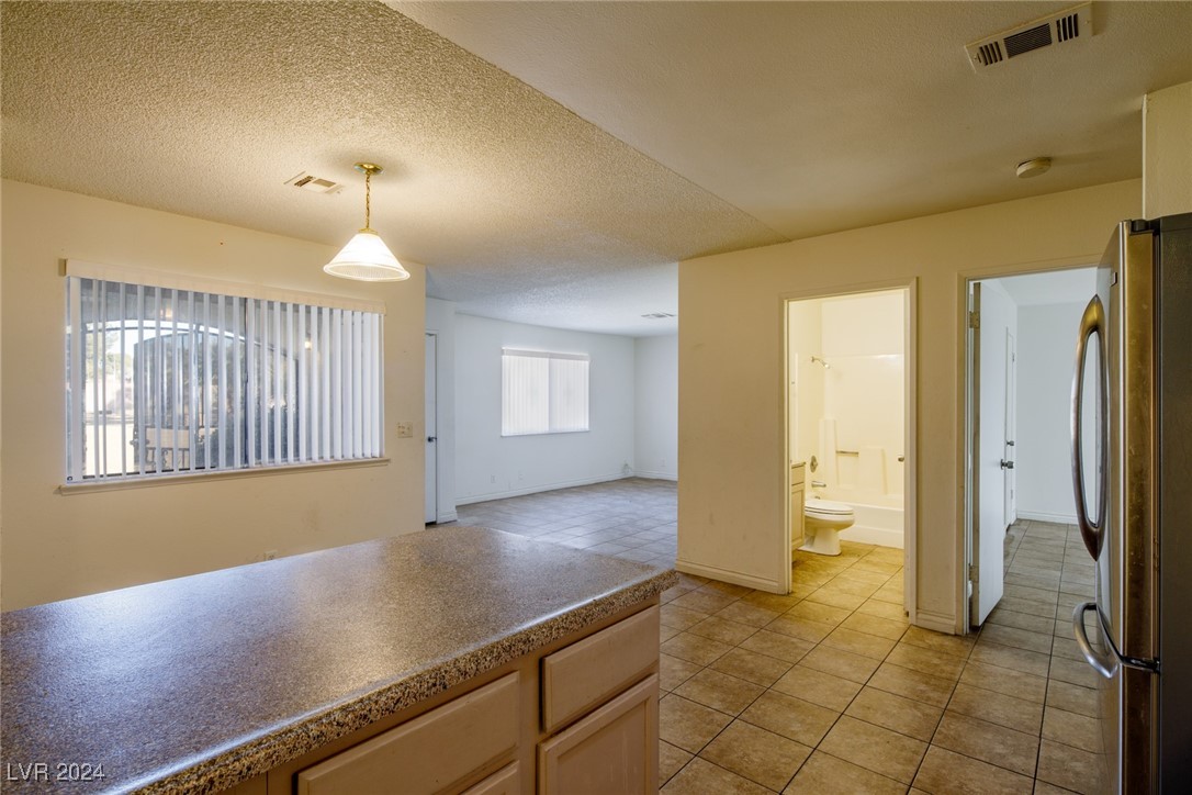 825 Hedge Way 4