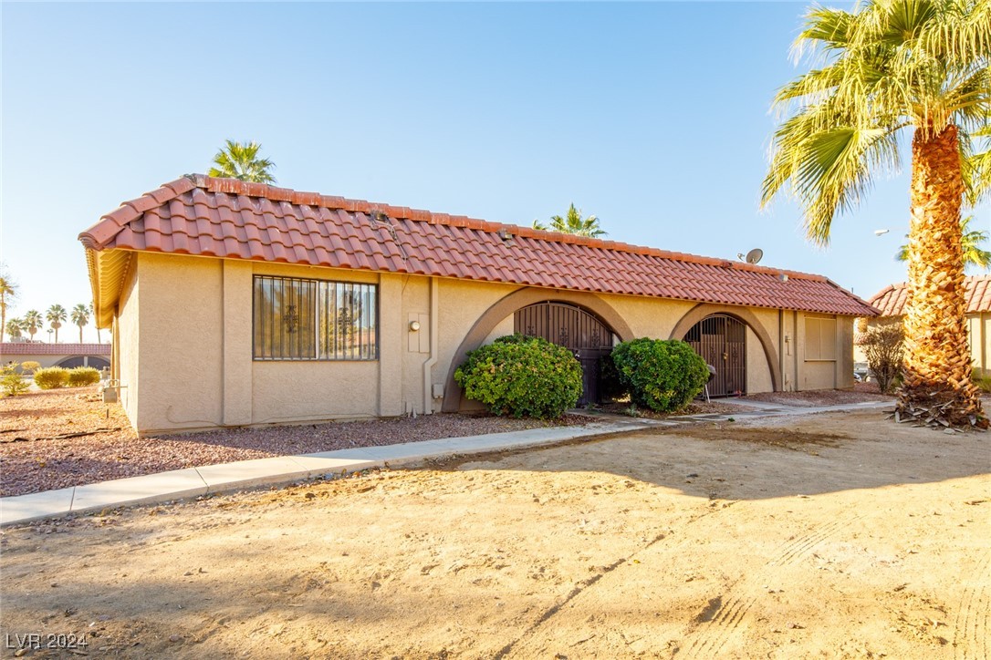 825 Hedge Way 4