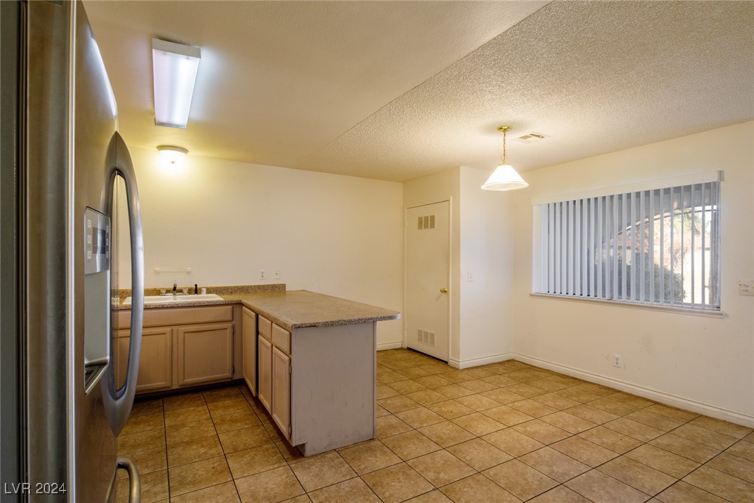 825 Hedge Way 4