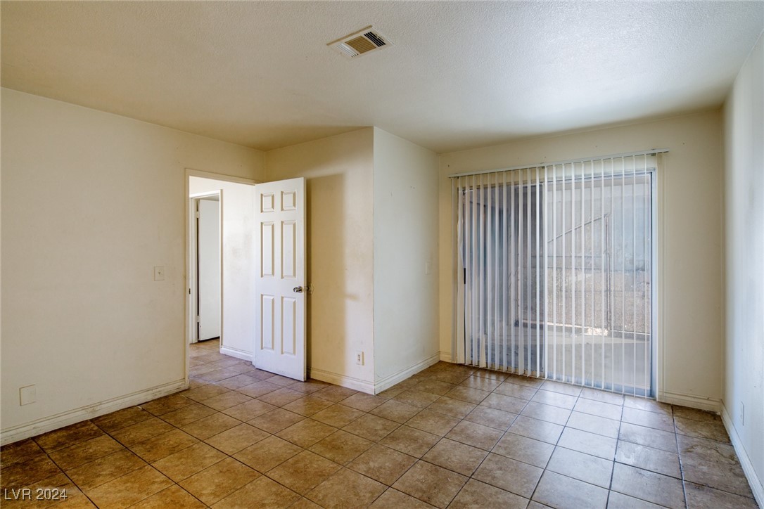 825 Hedge Way 4