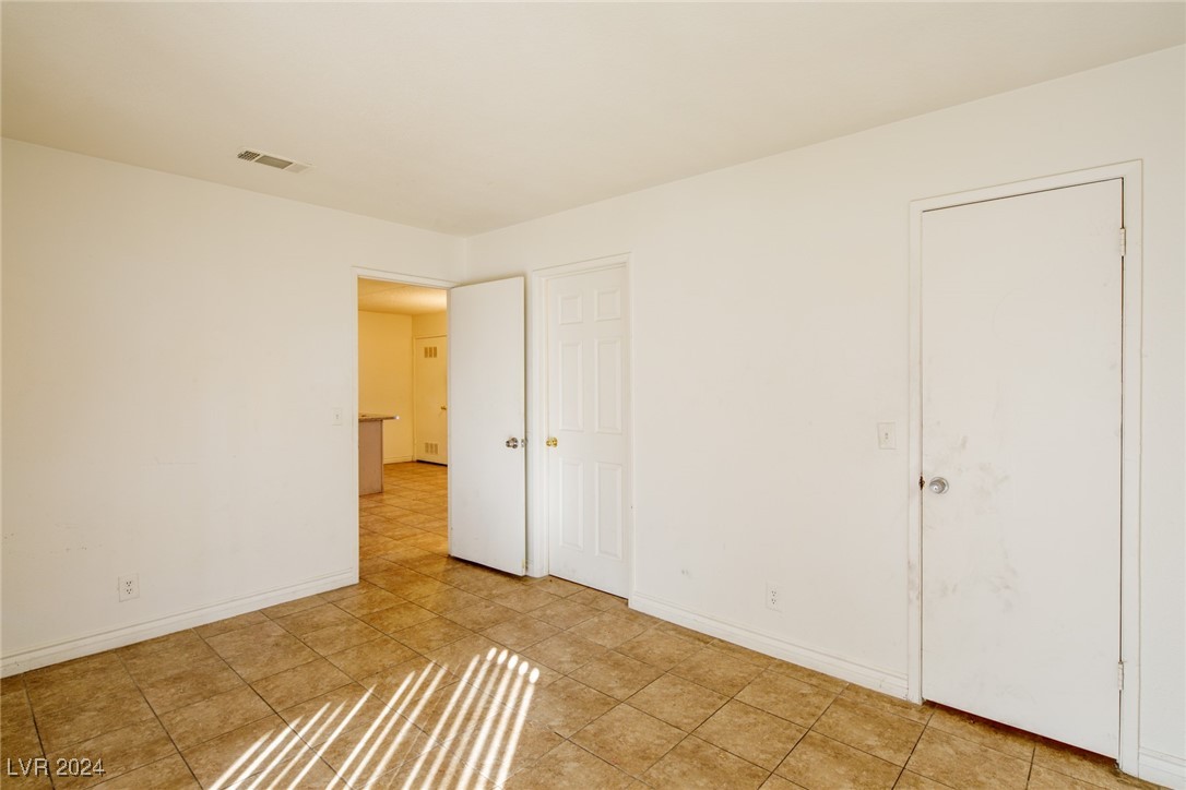 825 Hedge Way 4