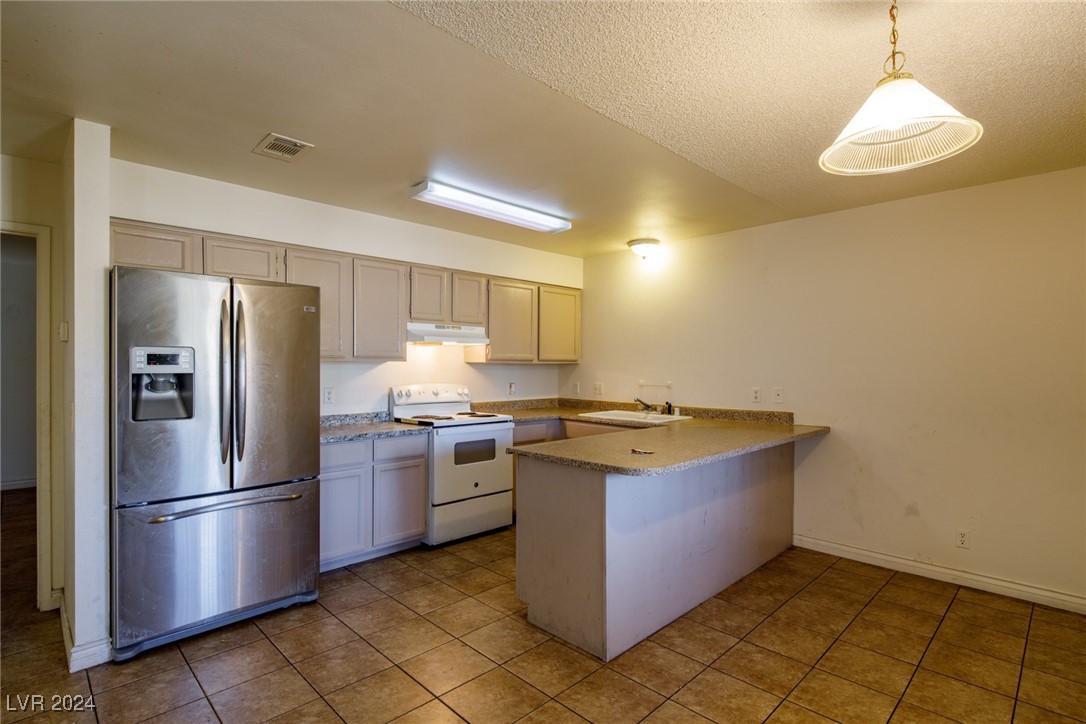 825 Hedge Way 4