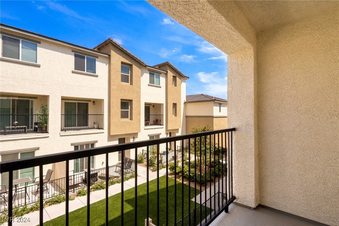 12328 Golden Wreath Road 4