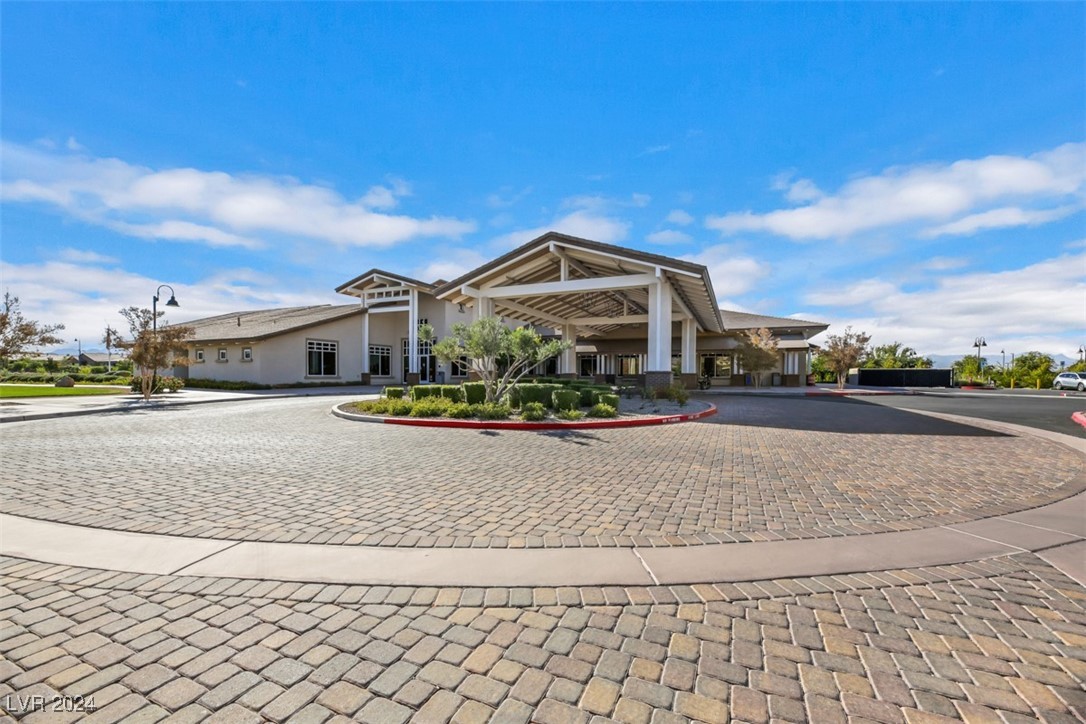 747 Armstrong Hills Street