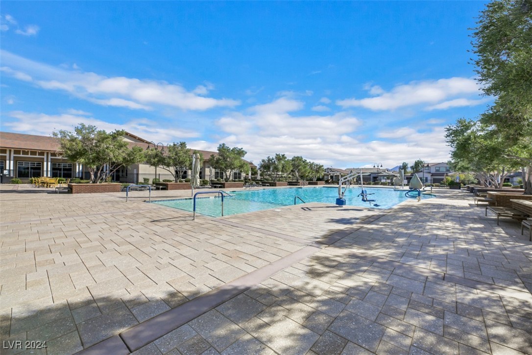 747 Armstrong Hills Street