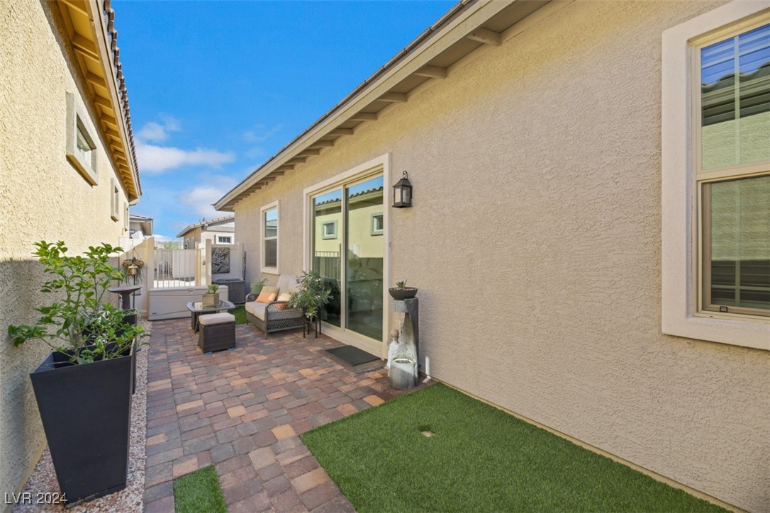 747 Armstrong Hills Street