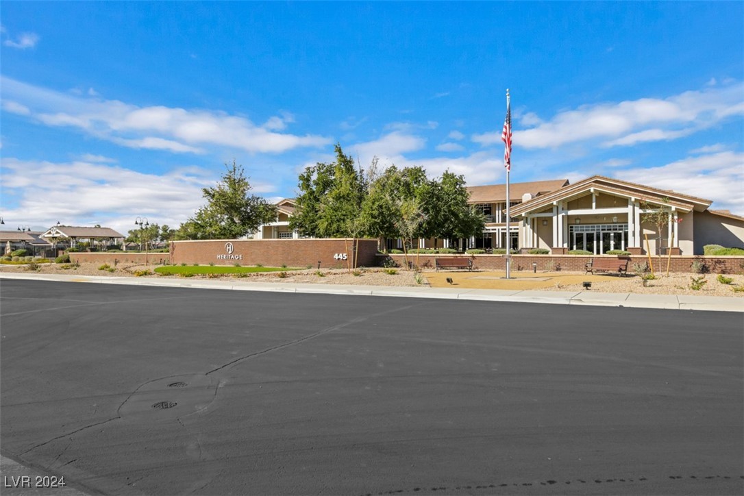 747 Armstrong Hills Street