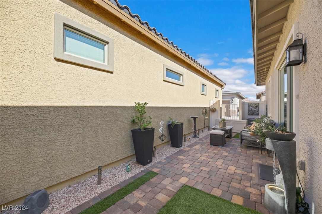 747 Armstrong Hills Street