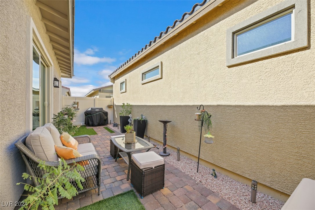 747 Armstrong Hills Street