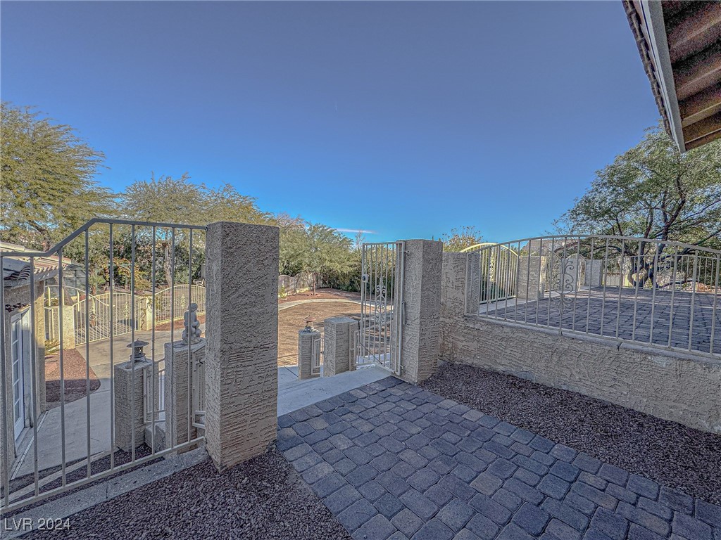 380 East Maulding Avenue