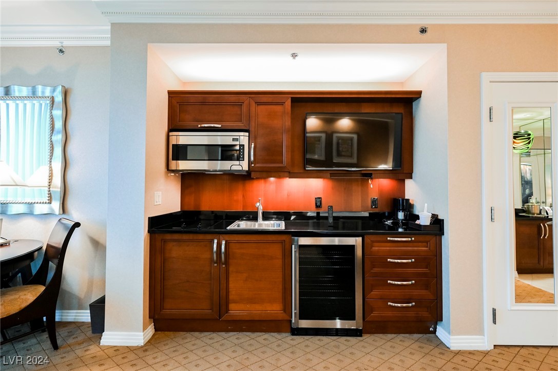 145 East HARMON Avenue 606