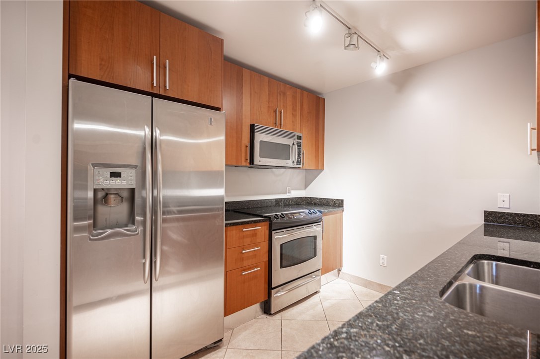200 West Sahara Avenue 3607