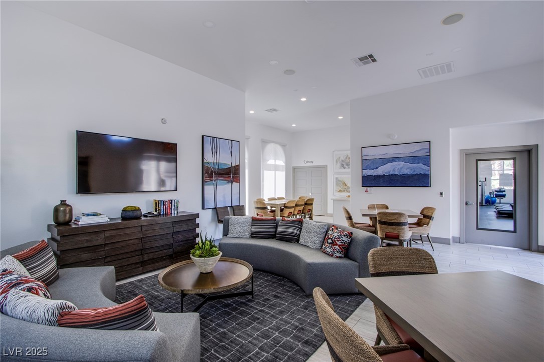 2555 Hampton Road 7306