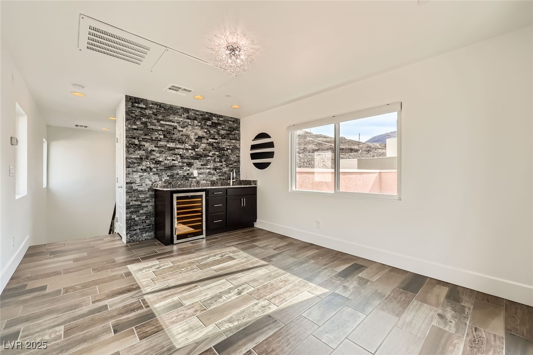 284 Crimson Edge Street