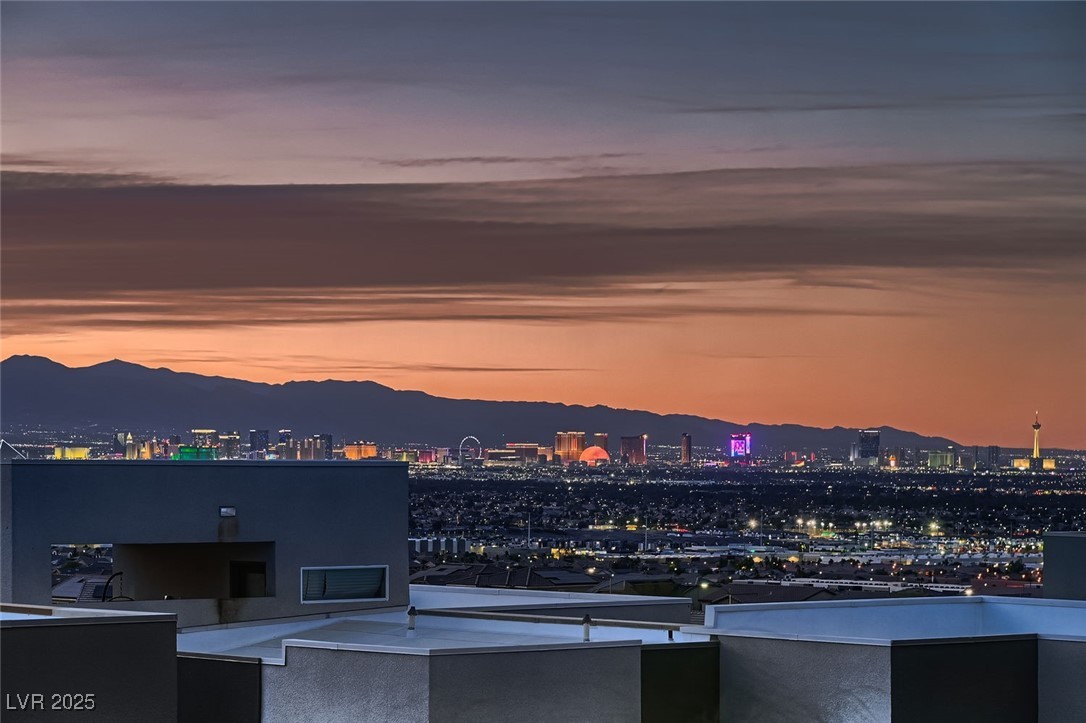 284 Crimson Edge Street