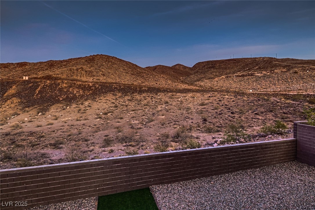 284 Crimson Edge Street