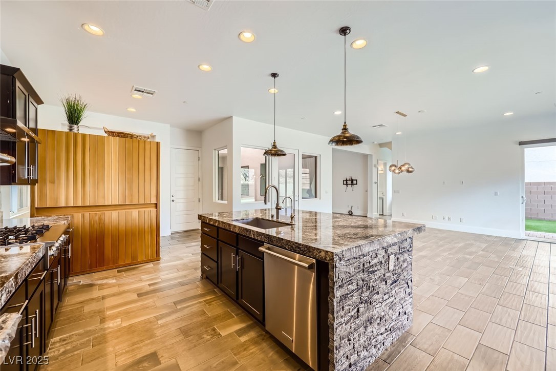 284 Crimson Edge Street