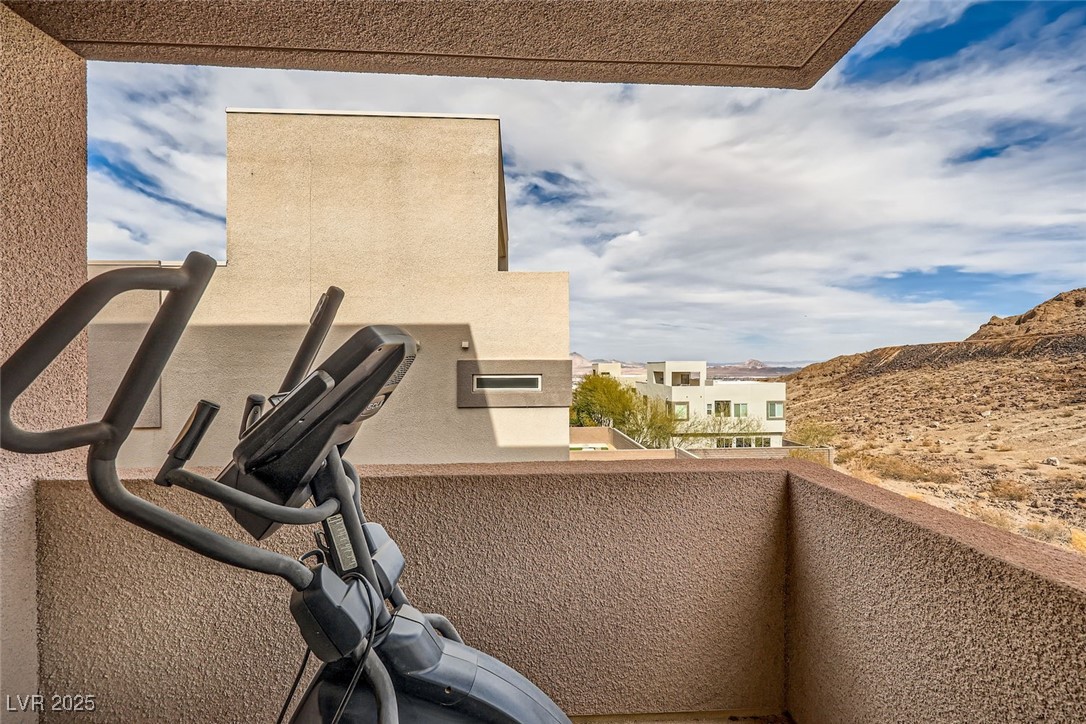 284 Crimson Edge Street