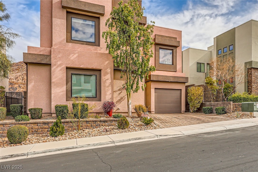 284 Crimson Edge Street