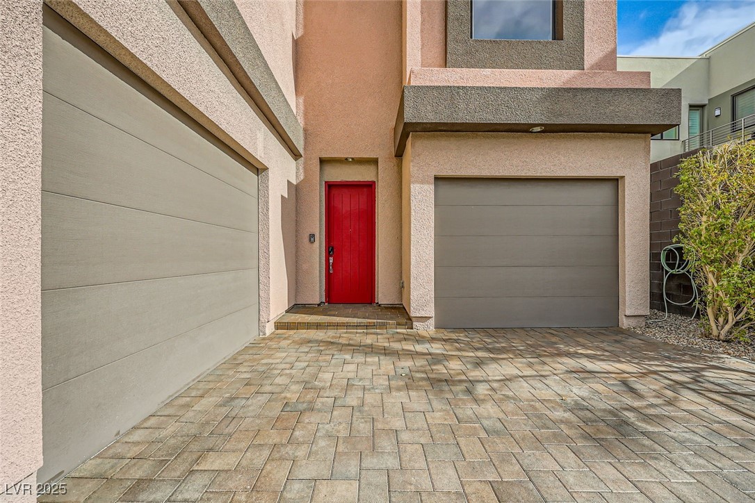 284 Crimson Edge Street