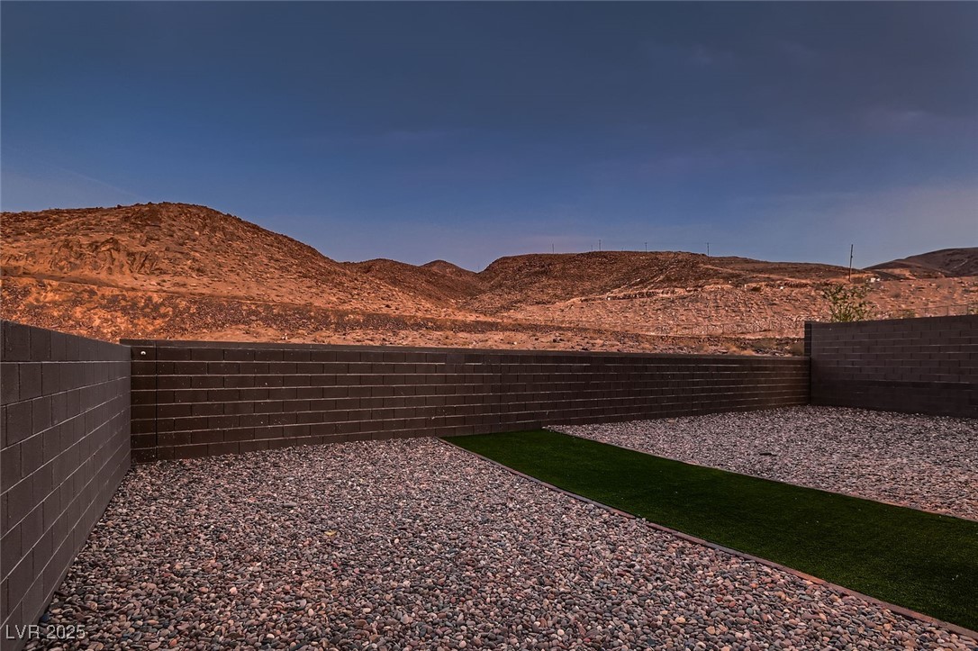 284 Crimson Edge Street