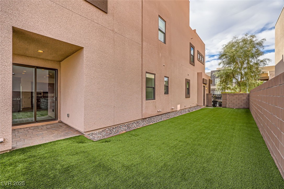 284 Crimson Edge Street