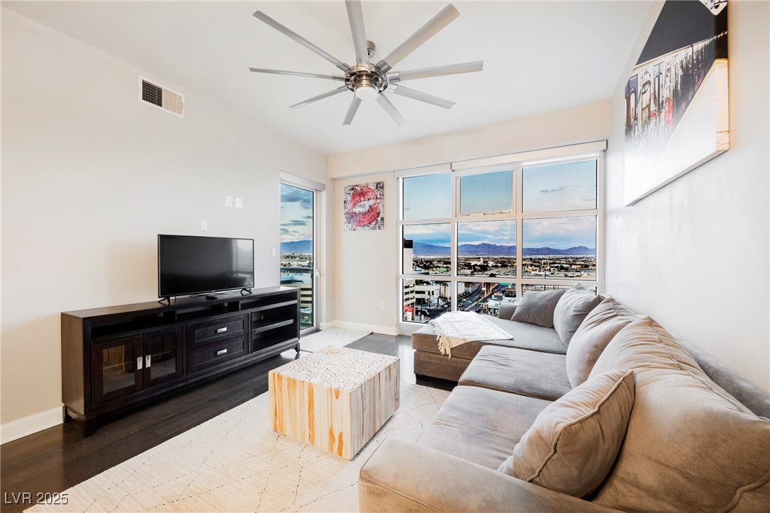 150 Las Vegas Boulevard 1103