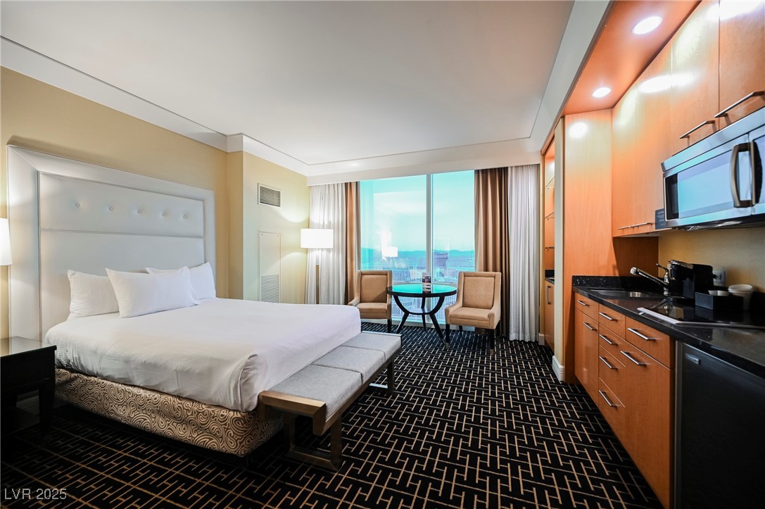 2000 FASHION SHOW Drive 5400