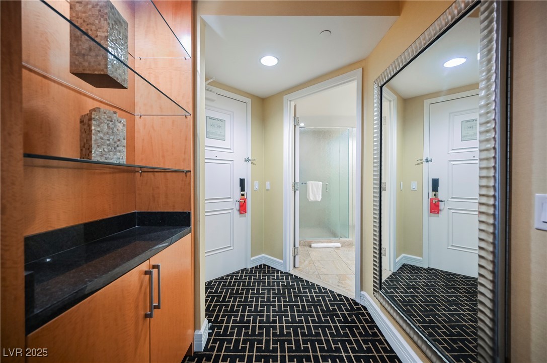 2000 FASHION SHOW Drive 5400