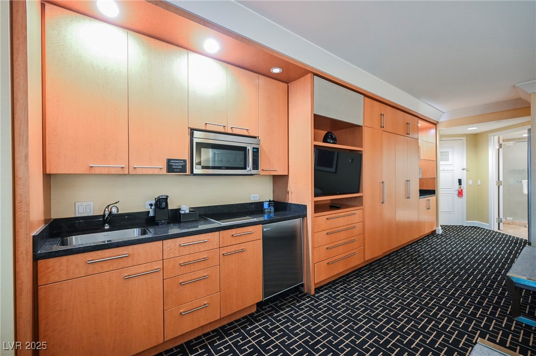 2000 FASHION SHOW Drive 5400