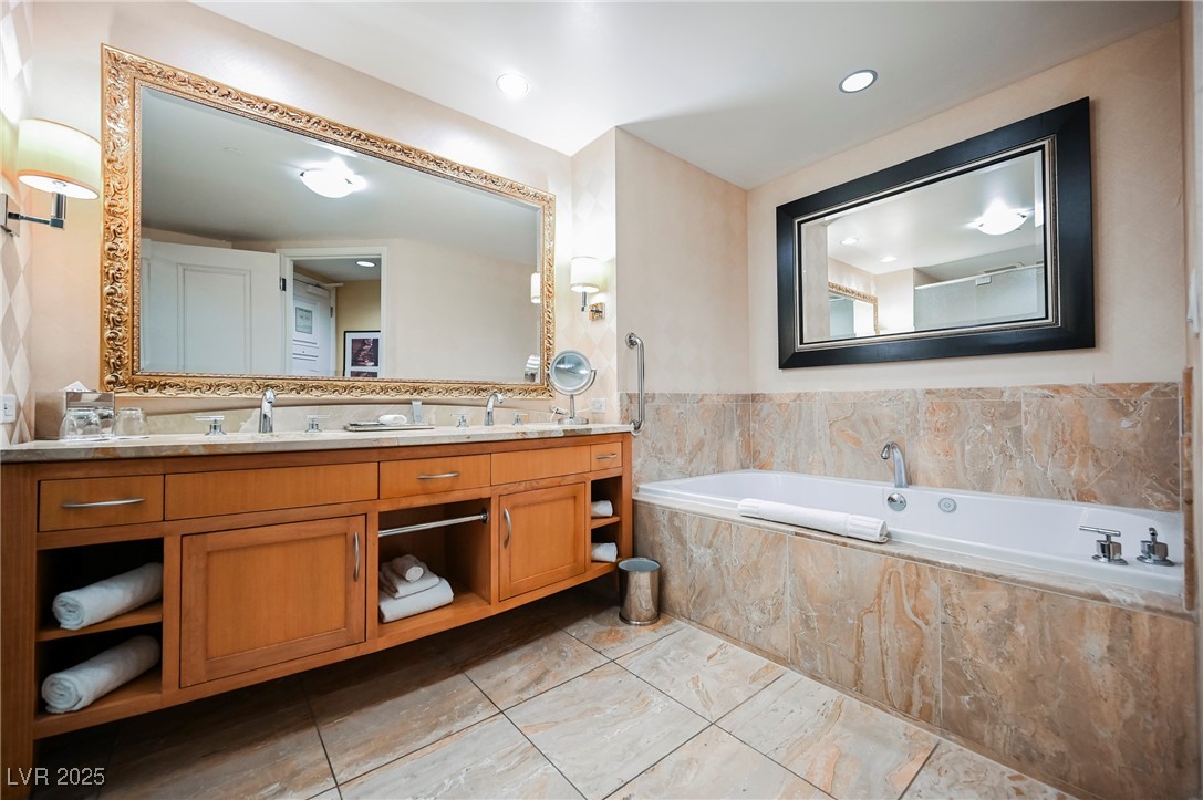 2000 FASHION SHOW Drive 5400