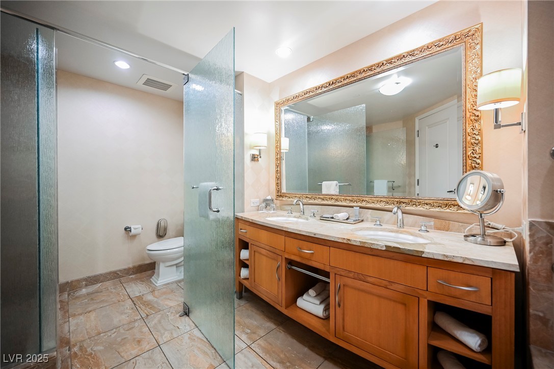 2000 FASHION SHOW Drive 5400