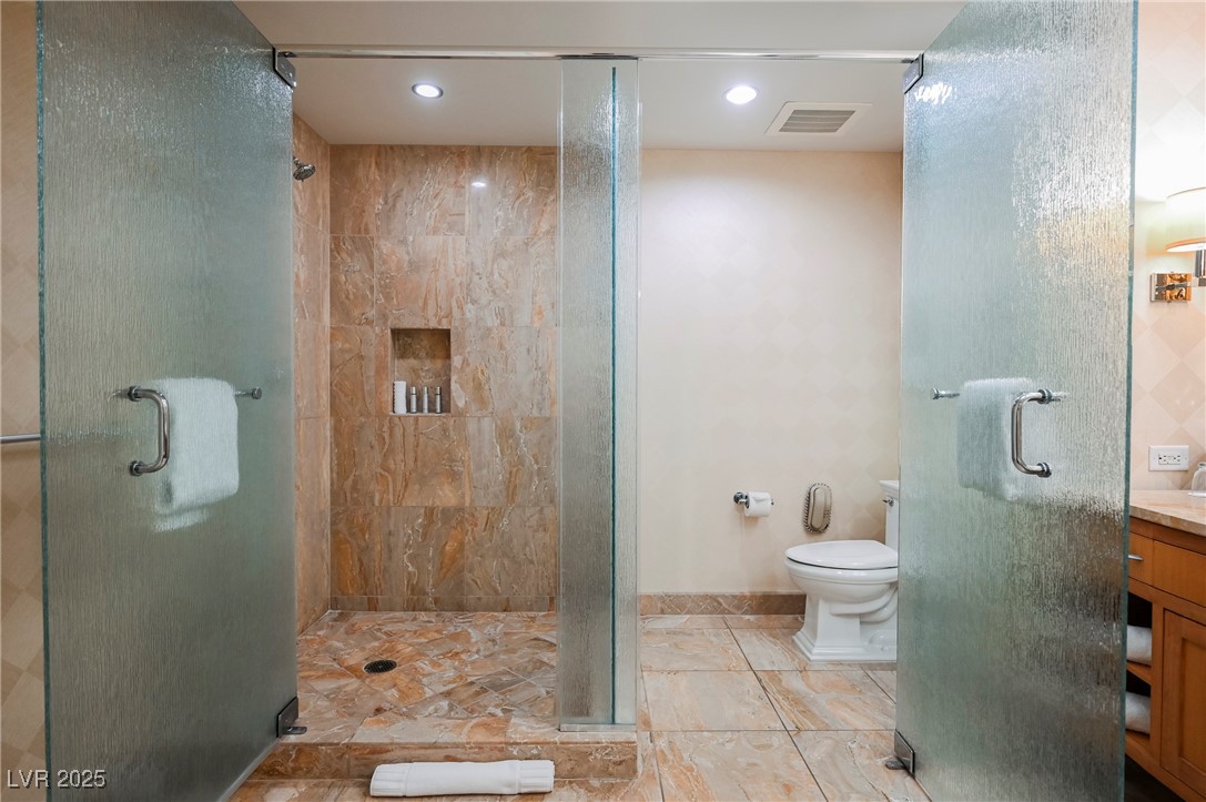 2000 FASHION SHOW Drive 5400