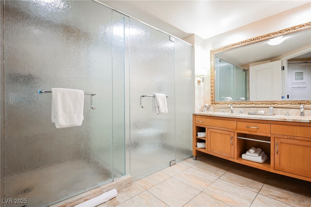 2000 FASHION SHOW Drive 5400