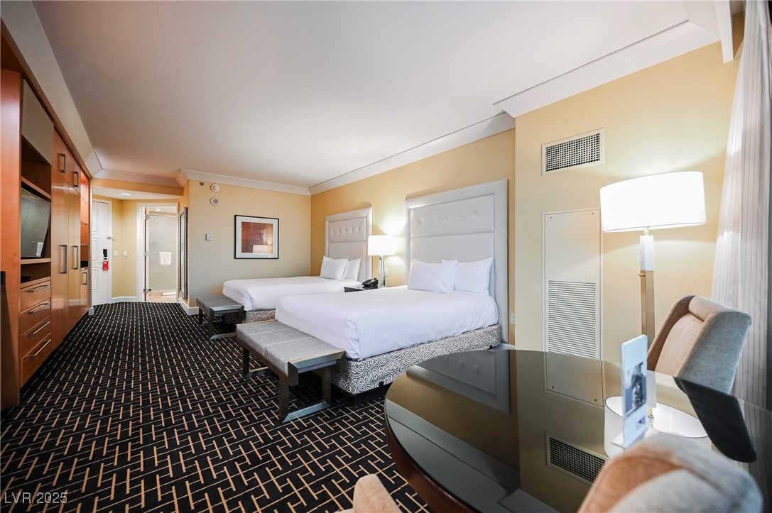 2000 FASHION SHOW Drive 5400