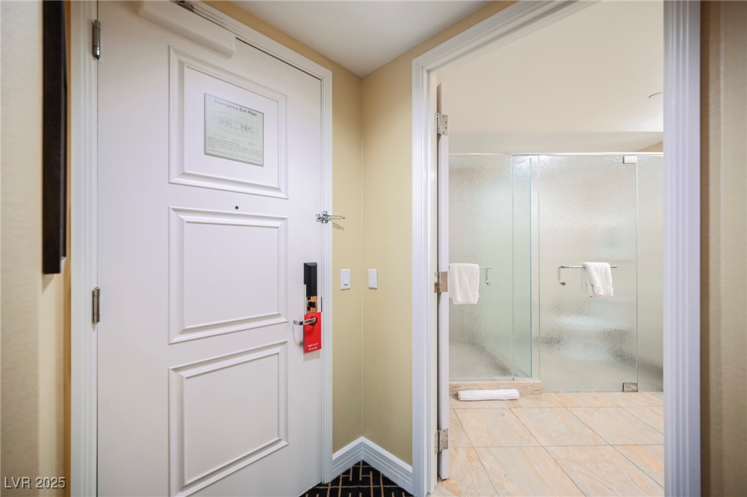 2000 FASHION SHOW Drive 5400