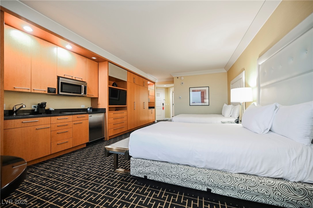 2000 FASHION SHOW Drive 5400