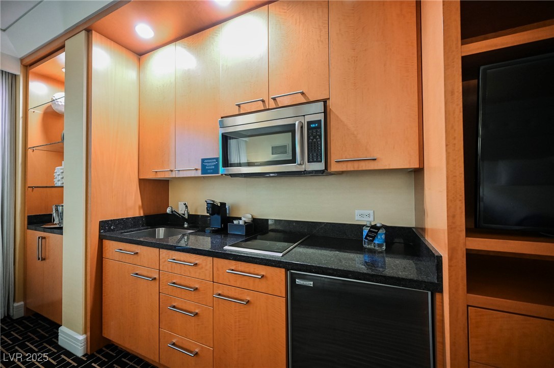 2000 FASHION SHOW Drive 5400