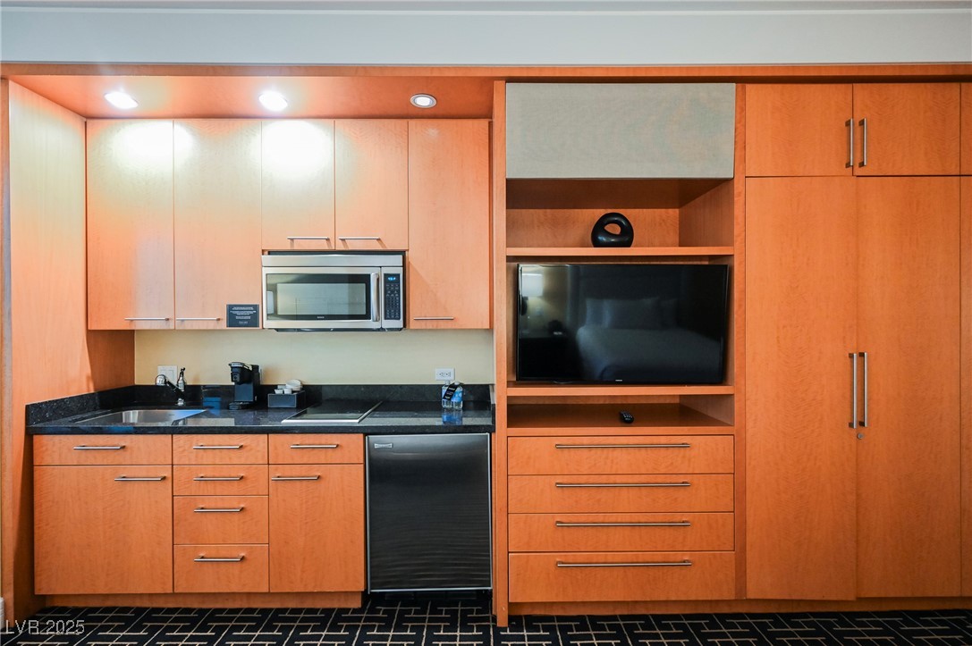 2000 FASHION SHOW Drive 5400