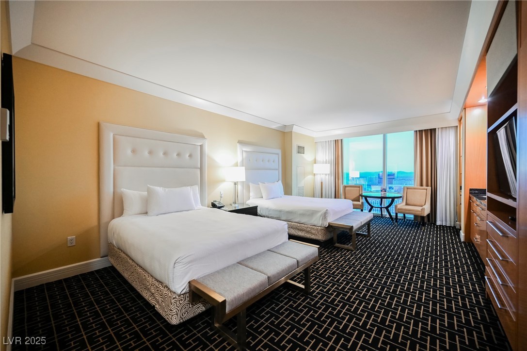 2000 FASHION SHOW Drive 5400