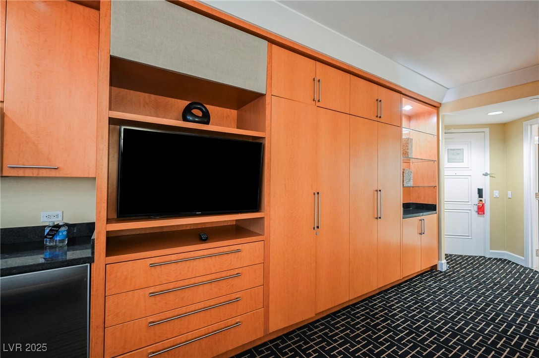 2000 FASHION SHOW Drive 5400