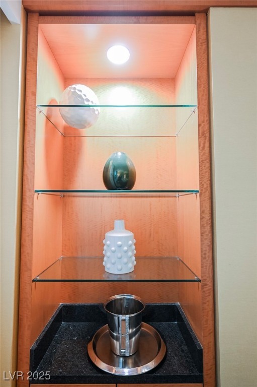 2000 FASHION SHOW Drive 5400