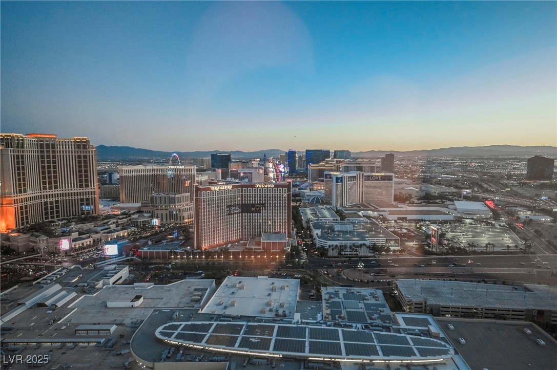 2000 FASHION SHOW Drive 5400