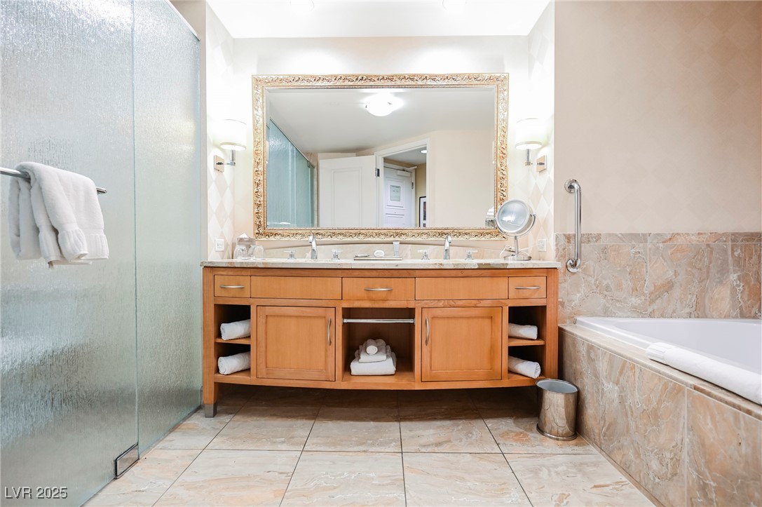 2000 FASHION SHOW Drive 5400