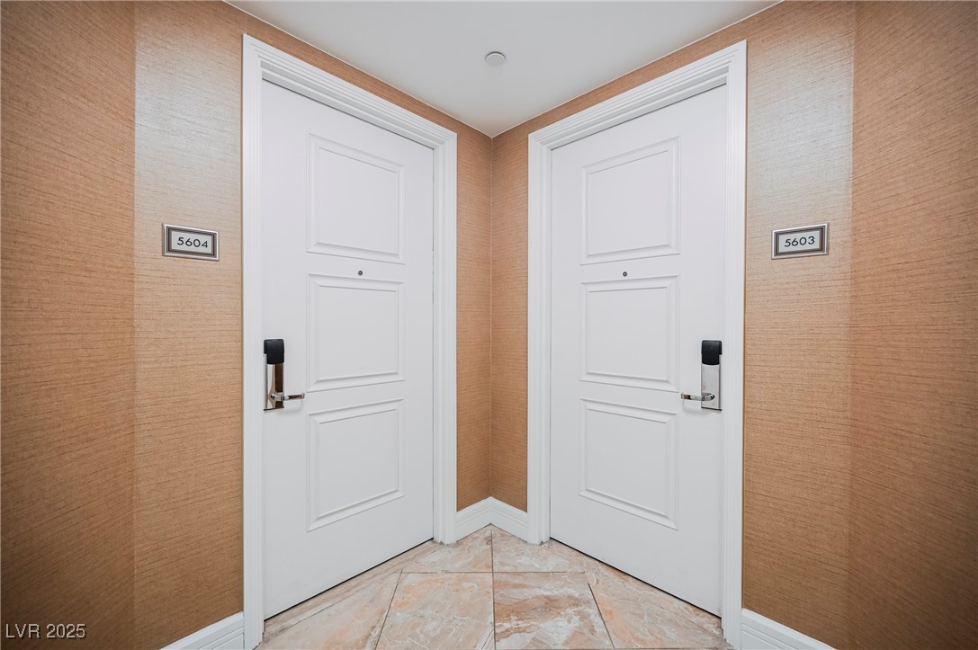 2000 FASHION SHOW Drive 5400