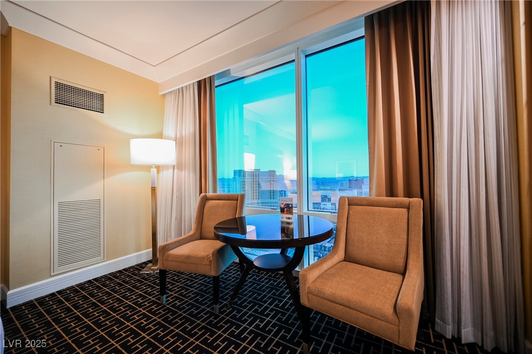 2000 FASHION SHOW Drive 5400